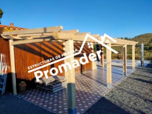 Pergolas de madera con techo